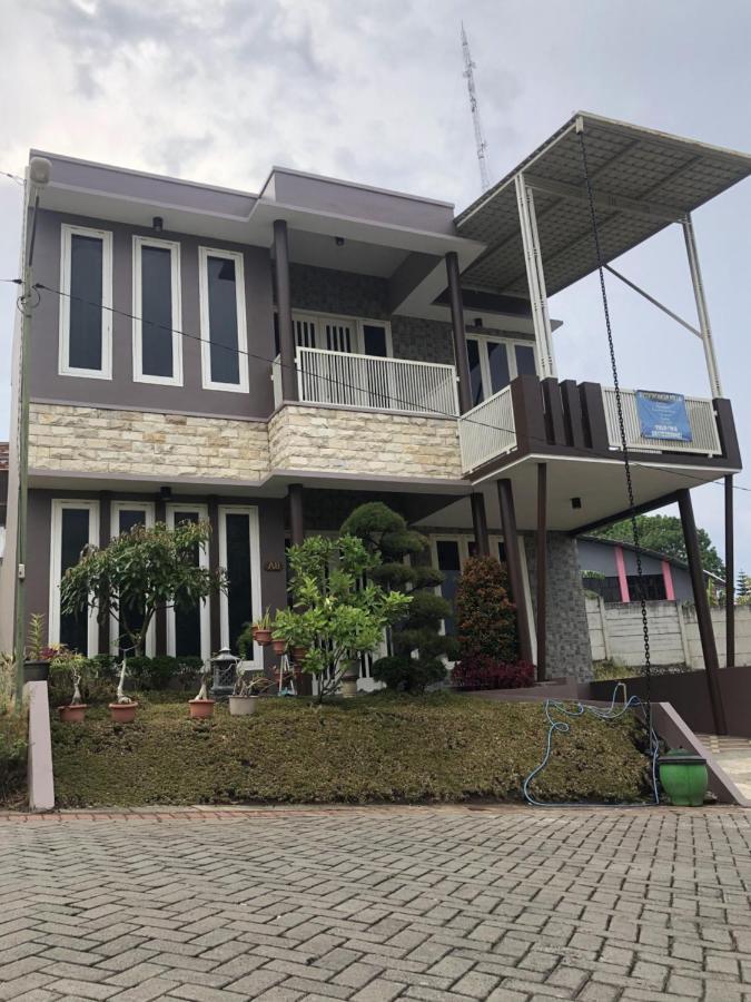 Villa Kusuma Hill A8 Batu  Exterior photo