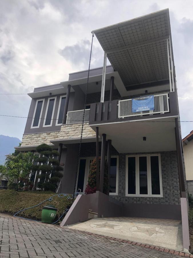 Villa Kusuma Hill A8 Batu  Exterior photo