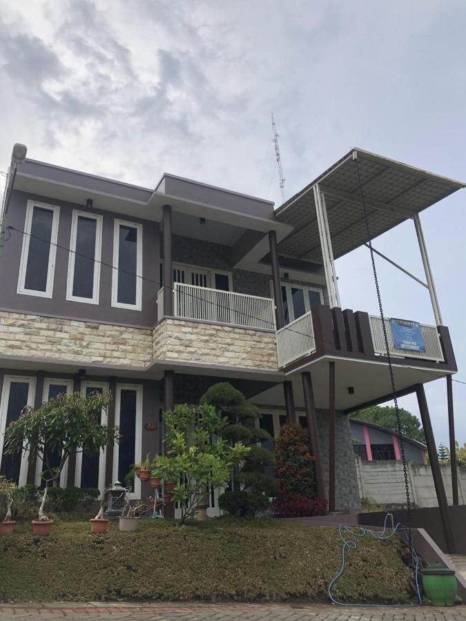 Villa Kusuma Hill A8 Batu  Exterior photo