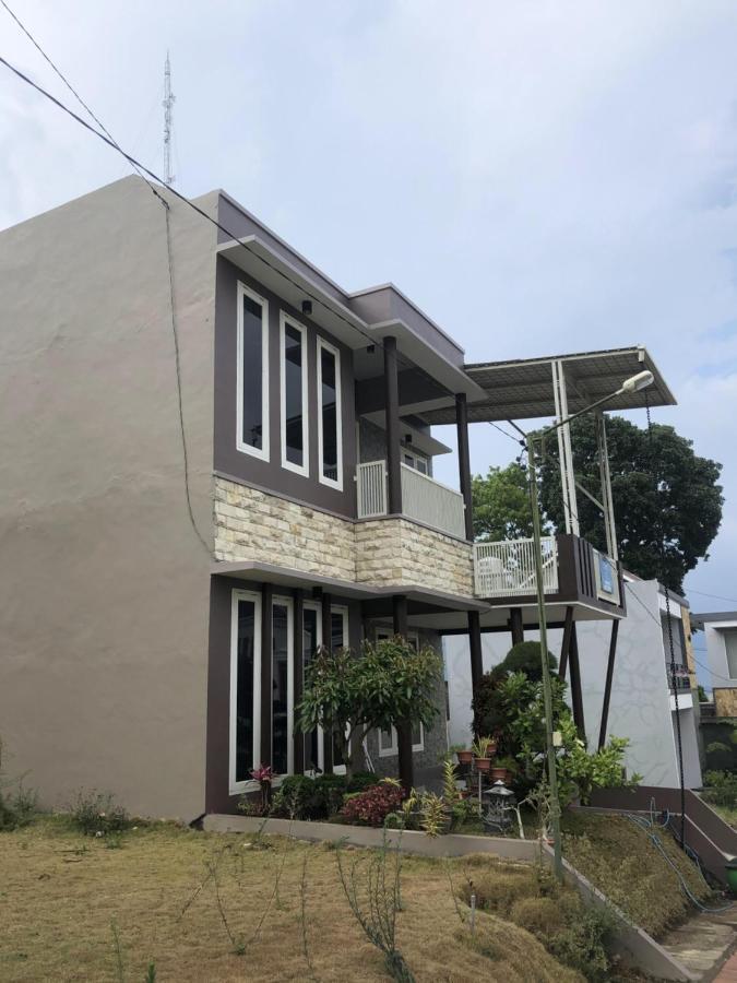 Villa Kusuma Hill A8 Batu  Exterior photo