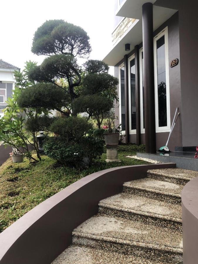 Villa Kusuma Hill A8 Batu  Exterior photo