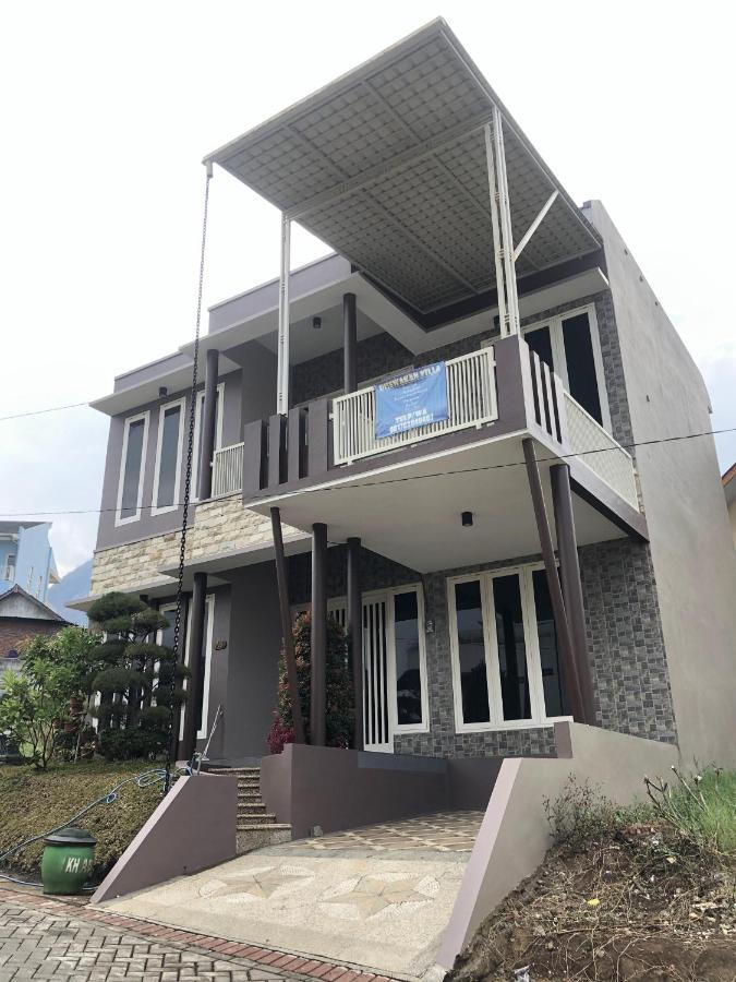 Villa Kusuma Hill A8 Batu  Exterior photo